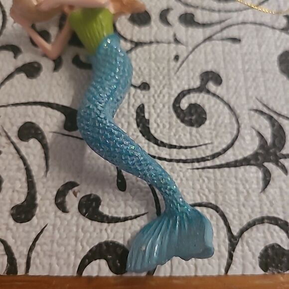 Mermaid with Seashell Ornament - Picture 3 of 7